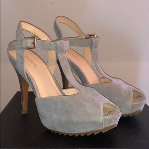 💎Baby Blue Suede Heels💎